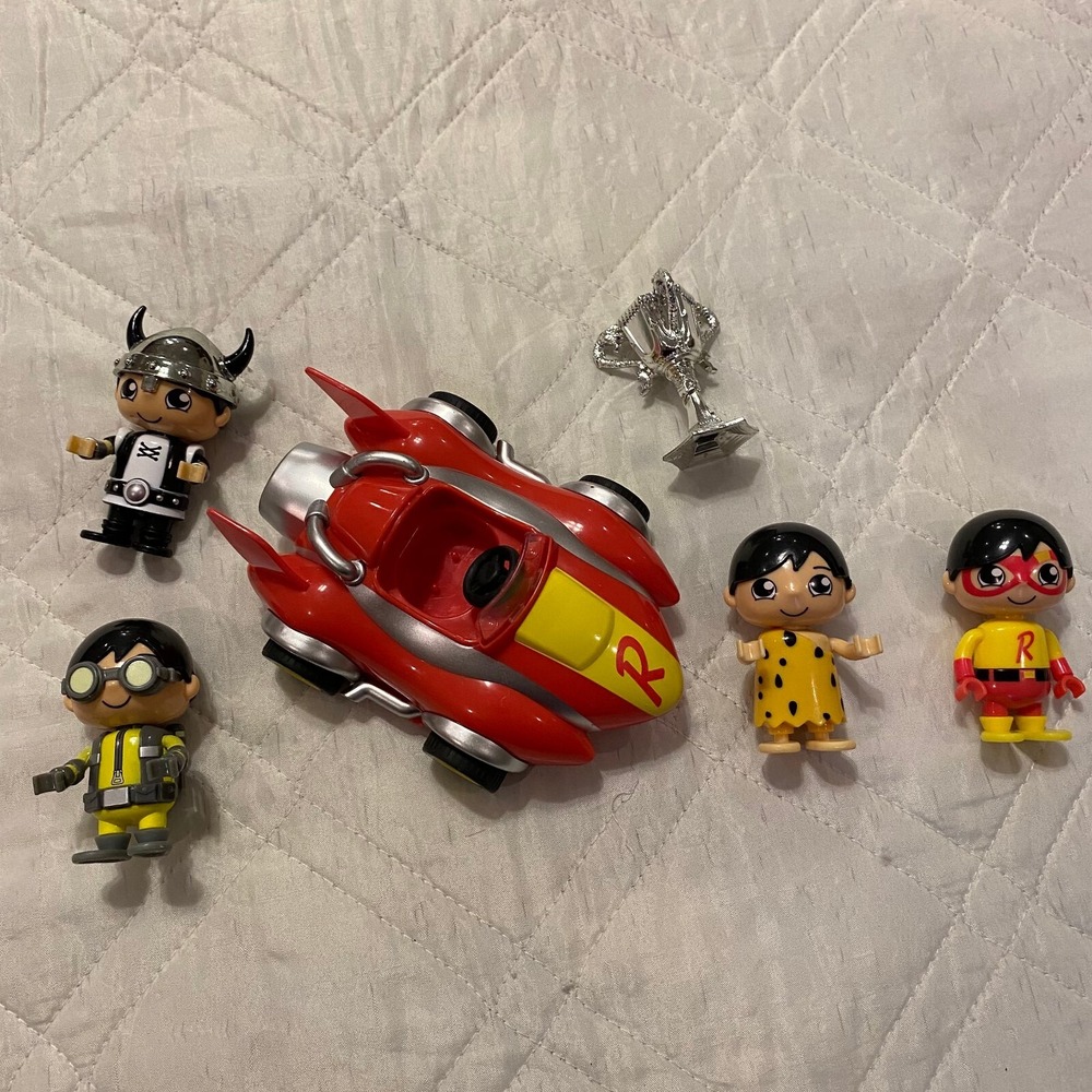 Ryan's World Series 3‎ Ryan's Red Titan Mobile with 4 figures and trophy